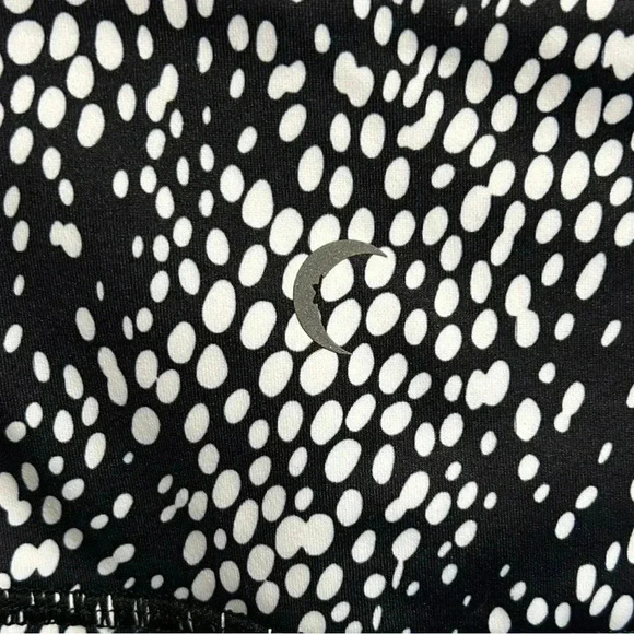 Zyia - Black Viper Pocket Light n Tight Hi-Rise Leggings - Picture 5 of 6